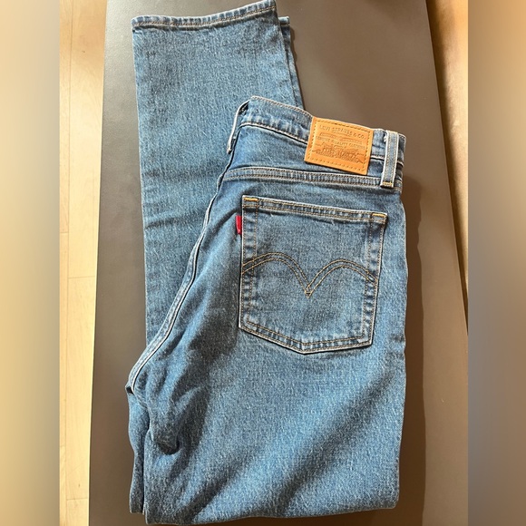 Levi’s Wedgie High Waist Crop Straight Leg Jeans - Picture 3 of 4